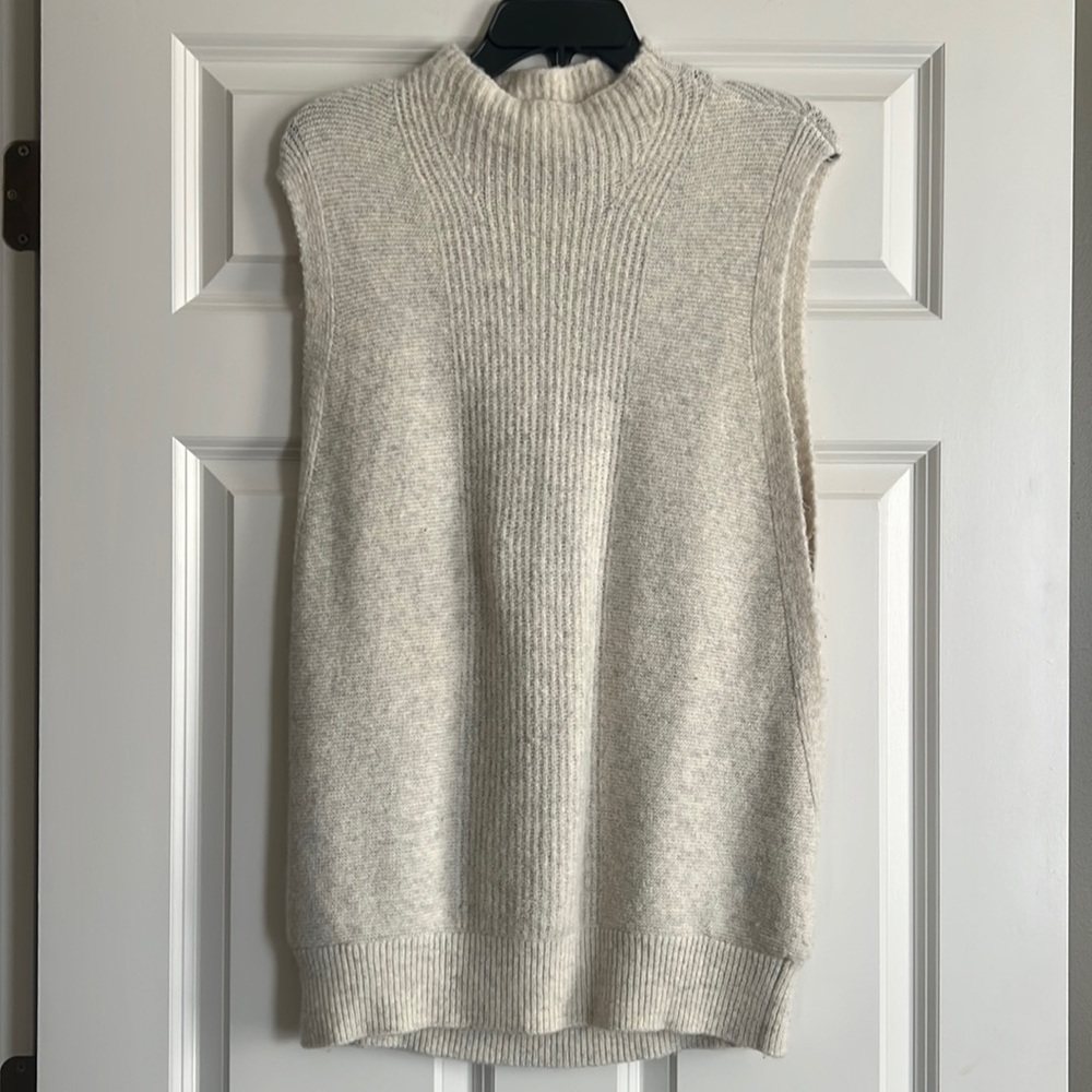 Banana Republic off white sweater vest